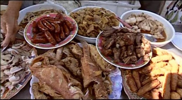 Làm ăn thua lỗ suốt 55 năm trời nhưng khi cụ bà này qua đời, hàng nghìn người đã tới đưa tang